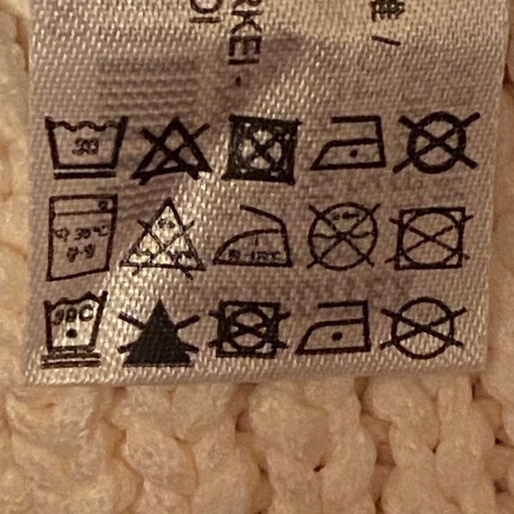 NWT. Zara Cream/Black V-Neck Oversized Striped Sweater. Size M-L. - Picture 11 of 11